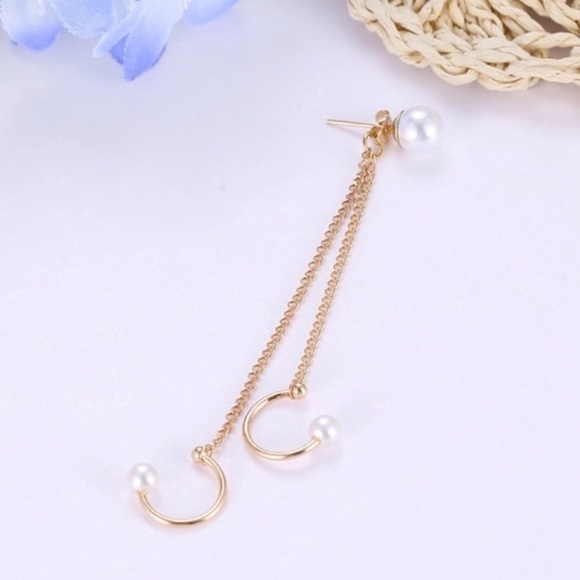 Last one! Super cute faux pearl cuff earring - Picture 4 of 5
